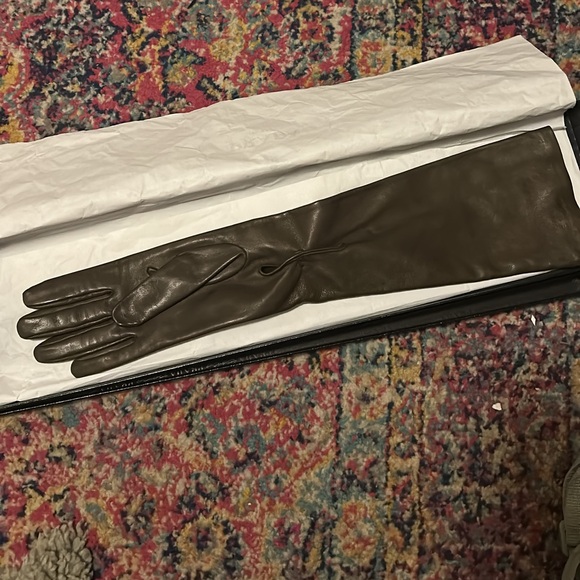 Prada Black Leather Gloves - Picture 10 of 10